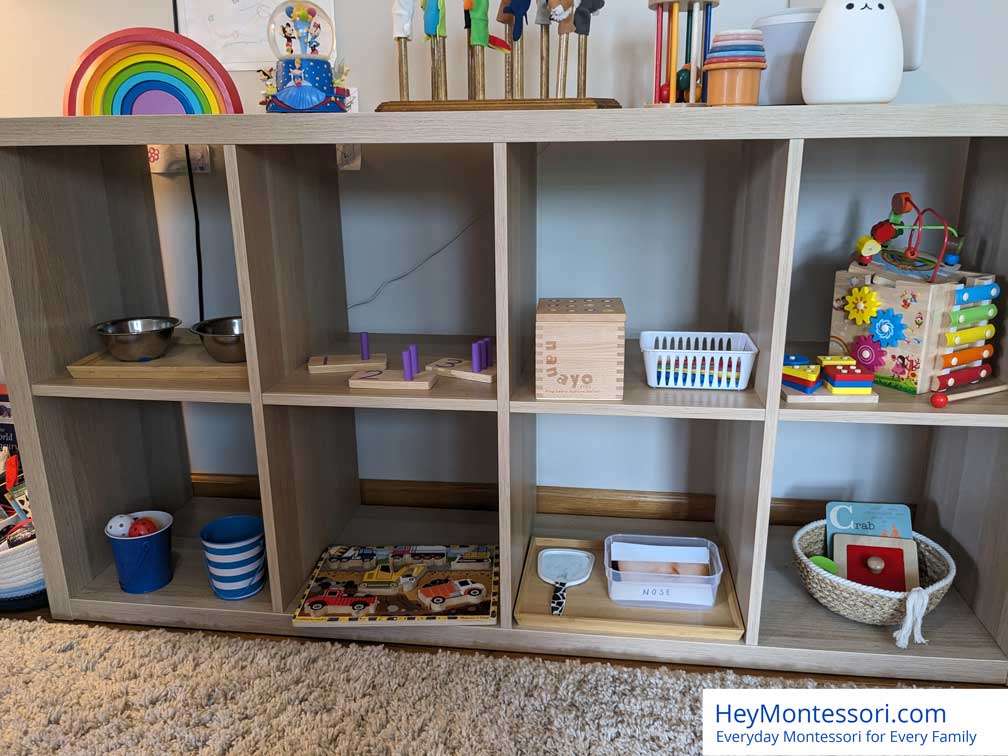 Montessori shelves rotate